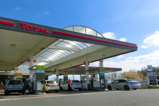 Ελλείψεις βενζίνης για το 10% των πρατηρίων στο Παρίσι, λέει το Ελιζέ