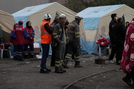 Έτοιμη να βοηθήσει την Τουρκία η Ελλάδα για το πολύνεκρο δυστύχημα