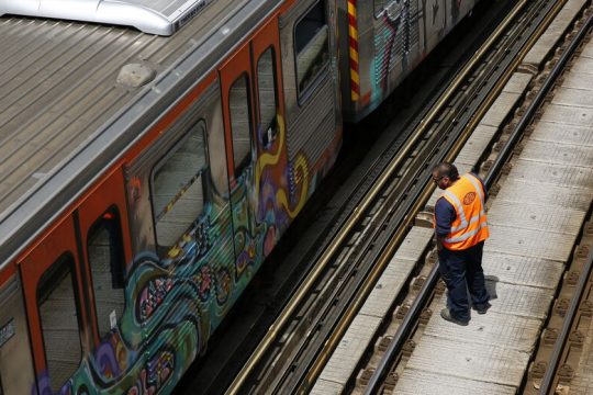 Δρομολόγια του μετρό με μείον εννέα συρμούς