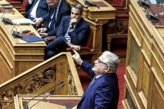 Επιμένει στα χτυπήματα κατά Μητσοτάκη για τις υποκλοπές ο Τζαβάρας