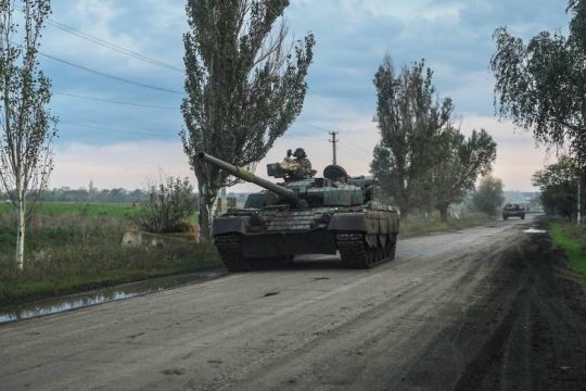 Συνεχίζει την αντεπίθεση η Ουκρανία και ο Καντίροφ απειλεί με πυρηνικά