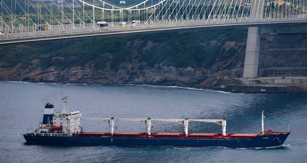 Η Μόσχα αναστέλλει τη συμμετοχή της στη συμφωνία για εξαγωγές σιτηρών