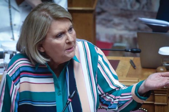 Να πάτε διακοπές στο χωριό, λέει η Σ. Βούλτεψη για την ακρίβεια