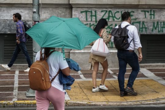 Βροχές στα βορειοανατολικά, αίθριος ο καιρός στην υπόλοιπη χώρα