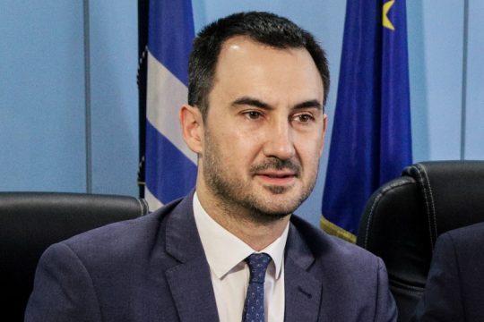 Χαρίτσης: Η κυβέρνηση αρνείται πεισματικά τη μείωση ΦΠΑ στα τρόφιμα