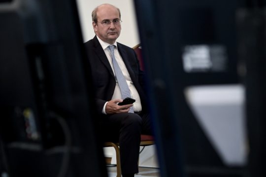 Συνταξιούχοι: Τα τέσσερα ψέματα Χατζηδάκη για τις αυξήσεις