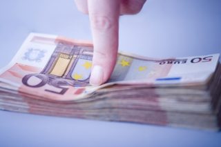 Πέντε παγίδες στις χρηματικές γονικές παροχές