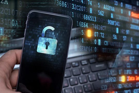 Οι παραβιάσεις του απορρήτου υπονομεύουν τη λειτουργία του δημοκρατικού πολιτεύματος