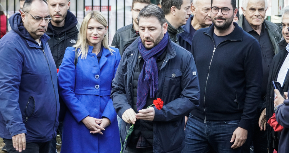 Περισσότερη δημοκρατία, η απάντηση του ΠΑΣΟΚ
