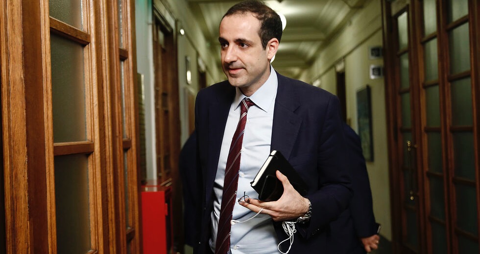 Ούτε σάτιρα κατασκοπική…