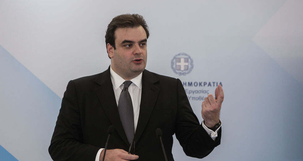 «Βρέχει» απευθείας αναθέσεις στο Ψηφιακής Διακυβέρνησης