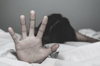 Τερατώδης κακοποίηση δύο παιδιών και στα Πετράλωνα