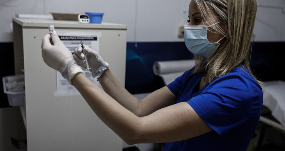 Ηχηρό «όχι» του ΣτΕ στην παράταση του υποχρεωτικού εμβολιασμού εργαζομένων σε δομές Υγείας