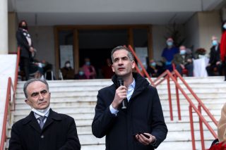 Εξυγείανση με… απευθείας αναθέσεις