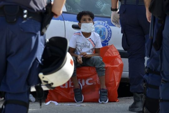 Καταγράφουν παιδιά ως ενήλικες για να μην παρέχουν προστασία