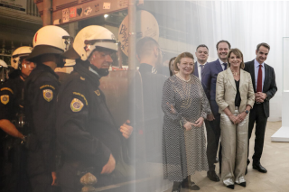 Κλειστό πάρτι για λίγους καταστολή για πολλούς