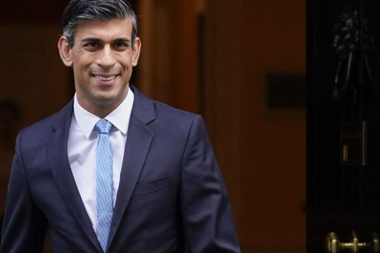«Παγώνουν» τα χαμόγελα στη Βρετανία
