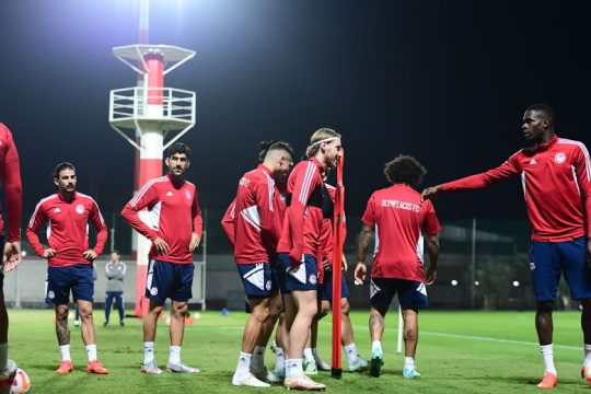 «Με το ένα μάτι στη Λεωφόρο»