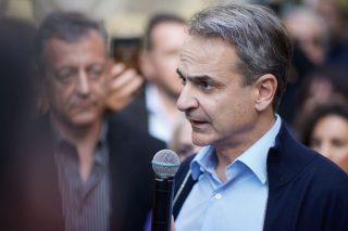 Ασήκωτο το βάρος των υποκλοπών