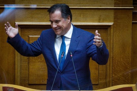 Ο Γεωργιάδης ενδιαφέρεται να προστατεύσει την «αγορά που δούλευε την Κυριακή»