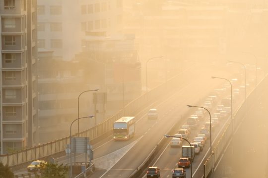 Το 1% της οικονομικής ελίτ ρυπαίνει όσο το 10% των πιο φτωχών δείχνει έρευνα