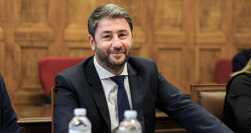 Θεσμική και προγραμματική αντεπίθεση από το ΠΑΣΟΚ
