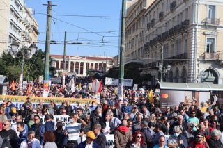 Πλημμύρισαν οι δρόμοι από οργή