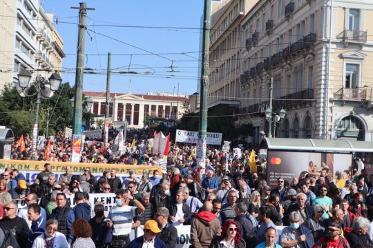 Πλημμύρισαν οι δρόμοι από οργή