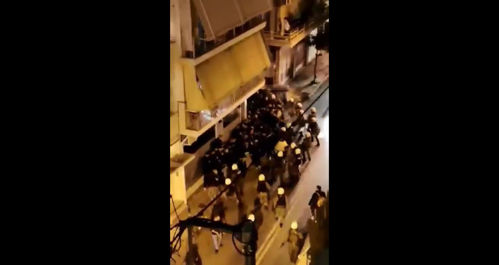 Βίντεο με άγρια επίθεση ΜΑΤ σε οπαδούς του Άρη