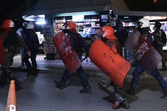 Αστυνομικός έχασε τον… γεμιστήρα του στα Εξάρχεια
