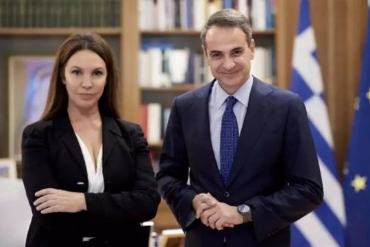 Ο Κυρ. Μητσοτάκης ακούει την Βάνα Μπάρμπα