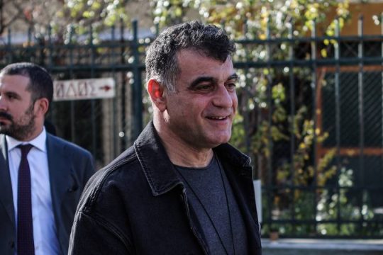 Κ. Βαξεβάνης: Τουλάχιστον 15 άνθρωποι στις συνακροάσεις, μην ακούει όλη μέρα ο Κ. Μητσοτάκης