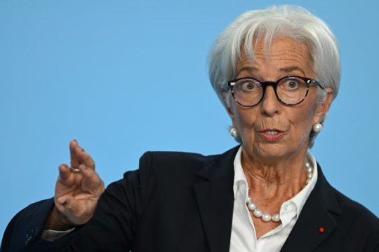 Νέες αυξήσεις επιτοκίων εξήγγειλε η Λαγκάρντ, προειδοποιεί για ύφεση