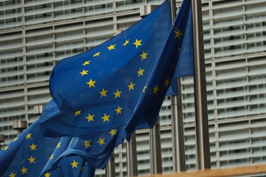 Τη μεταρρύθμιση των δημοσιονομικών κανόνων της Ε.Ε. παρουσιάζει η Κομισιόν