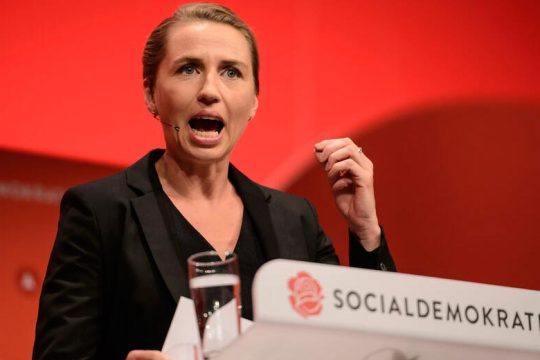 «Κόκκινο» και «μπλε μπλοκ» αναμετρώνται στη Δανία