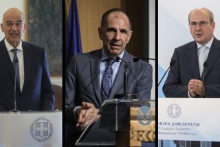 Ατελείωτη η ροή αποκαλύψεων