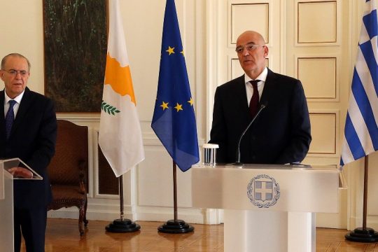 Σε Κυπριακό και τουρκική προκλητικότητα εστίασαν οι Δένδιας – Κασουλίδης