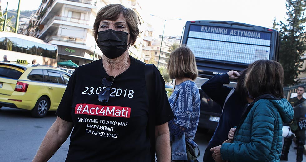 Εικόνες ντροπής στη δίκη για το Μάτι