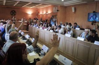 Μειώνουν τα τέλη και δέχονται δίκαια βέλη
