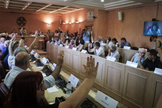 Μειώνουν τα τέλη και δέχονται δίκαια βέλη