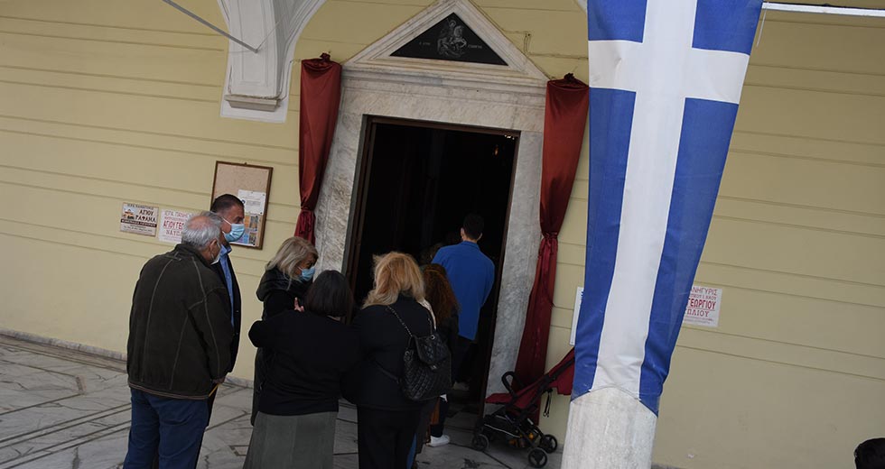 «Ράμπες σε όλες τις εκκλησίες! Μη με κουβαλάτε σαν αντικείμενο!»