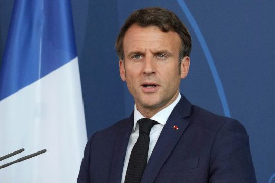 Ο Μακρόν προτείνει αυστηρότερες κυρώσεις στο Ιράν 