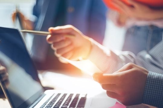 Μόνο το 22% χρησιμοποιεί ψηφιακές συσκευές κατά τη διάρκεια της εργασίας