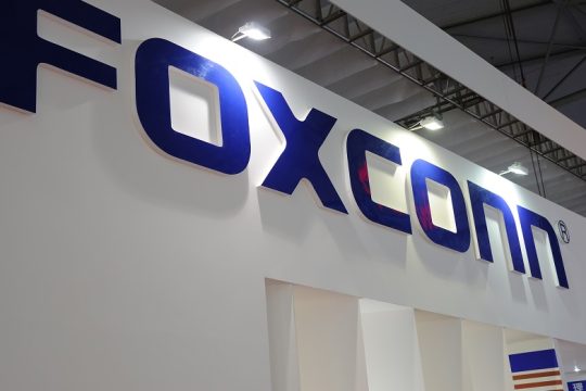 Και μπαταχτσής η Foxconn