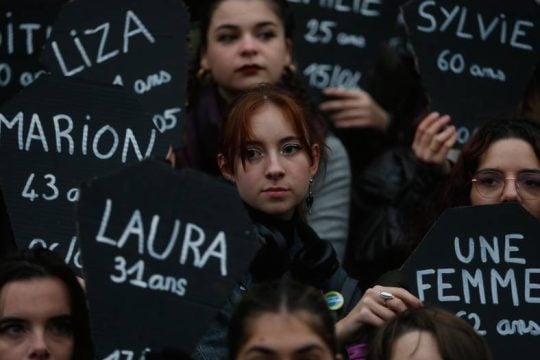 Μαζικές διαδηλώσεις κατά των γυναικοκτονιών στη Γαλλία