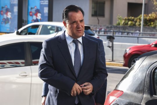 Σε γραμμή δεξιών τρολ ο Άδωνις για τις υποκλοπές