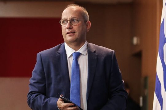 «Κουβέντα» από την κυβέρνηση για τη συγκάλυψη υποκλοπών, «παρατηρητής» των πλειστηριασμών 