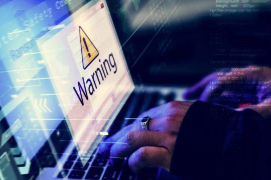 Με επιχείρηση εκφοβισμού θέλουν να φιμώσουν το Reporters United για τις υποκλοπές