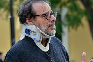 «Απολογούμαι για την αφέλειά μου να ανοίγω την πόρτα στους αστυνομικούς»