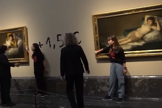 «Παρέμβαση» περιβαλλοντικών ακτιβιστών με κόλλα σε δύο πίνακες του Γκόγια